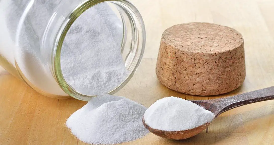 The theory that baking soda can remove hair dye from black hair